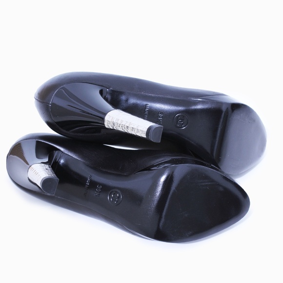 Chanel Pumps Heels Black Leather and Patent Cap Toe CC Logo Size 39.5 with Box - Picture 11 of 13